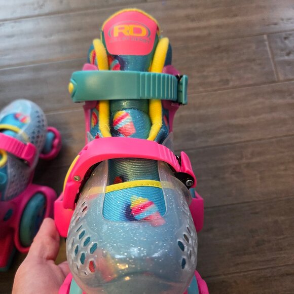 Adjustable size Beginner Roller Skates - Picture 2 of 5